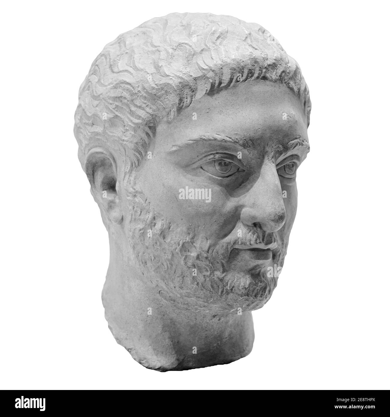 Détail tête de la sculpture de l'homme antique. Face en pierre isolée sur fond blanc. Statue en marbre antique de caractère mythique Banque D'Images