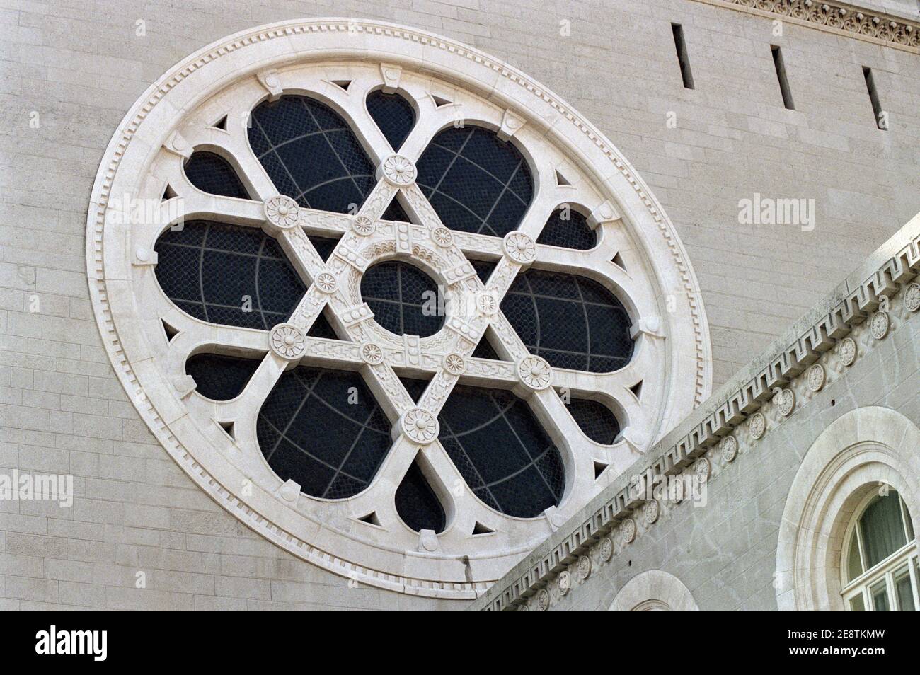 Italie, Friuli Venezia Giulia, Trieste, Synagogue, Rose window par Ruggero e Arduino Berlam architecte date 1912 Banque D'Images