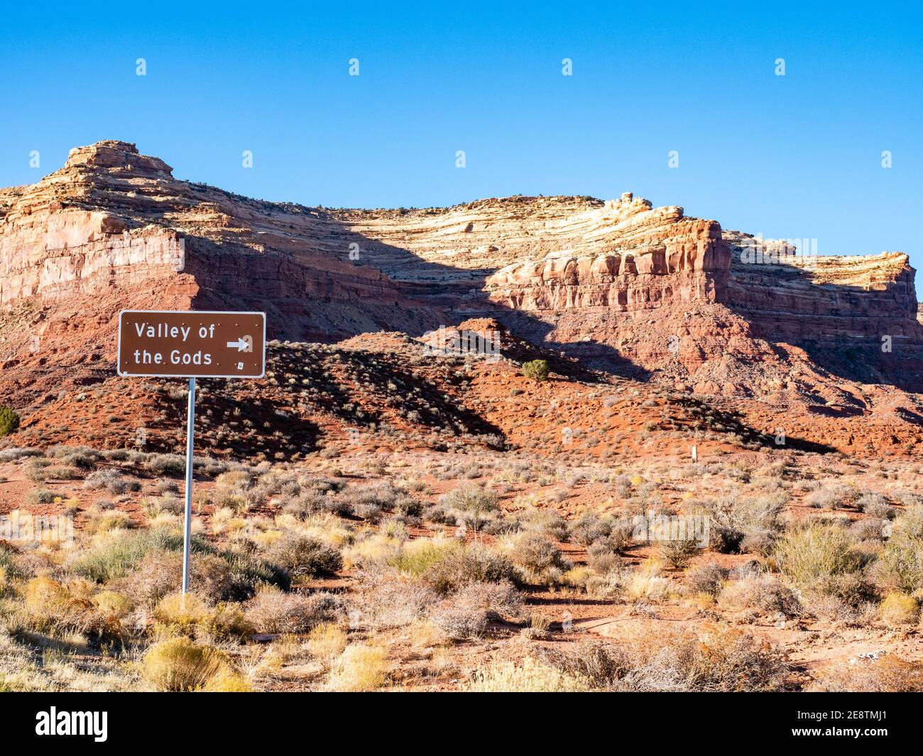 Valley of the Gods conduisez l'Utah sur une chute libre jour au coucher du soleil Banque D'Images