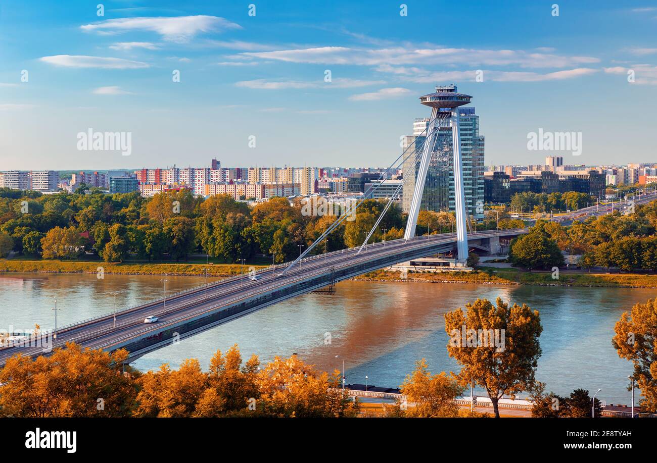 SNP Pont sur le Danube à Bratislava,Slovaquie ville Banque D'Images
