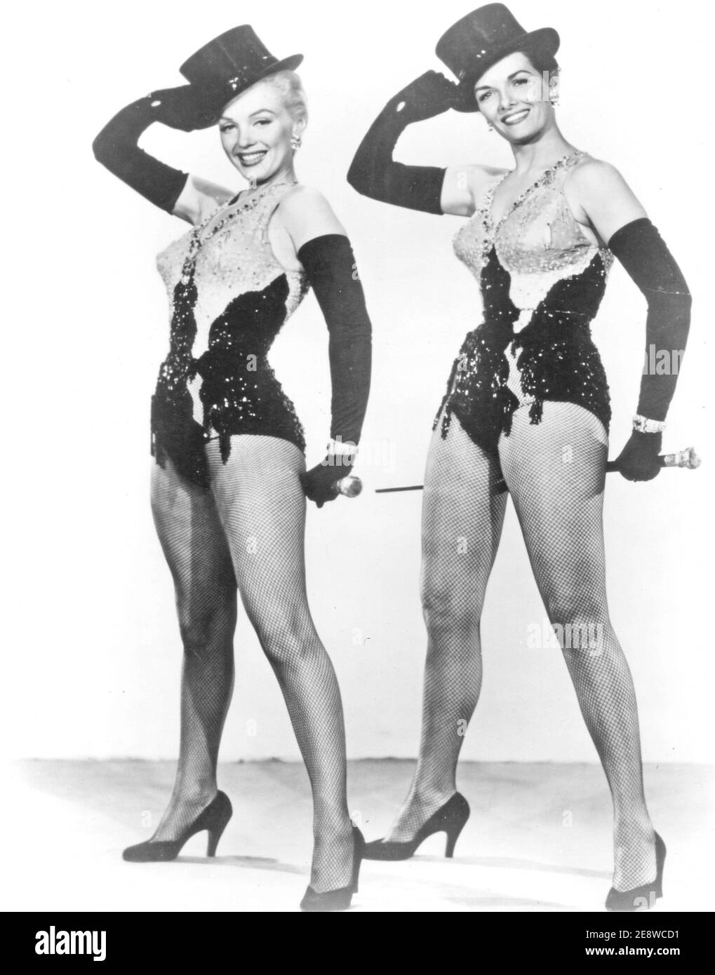 Messieurs préfèrent les blonds. Un film de comédie musicale américaine de 1953 avec première le 1er juillet 1953 mettant en vedette Marilyn Monroe et Jane Russell. Jane Russel est née le 21 1921 juin et est décédée le 28 2011 février. Banque D'Images