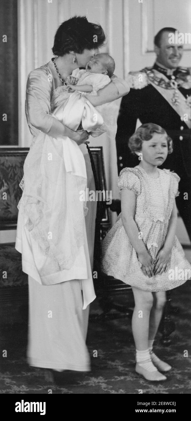 Couronne princesse Märtha de Norvège. 1901-1954. Fille du prince suédois Carl. Photographié à son fils et futur roi de Norvège, le prince héritier Harauds baptise. Le Prince Harald est né le 21 1937 février. Banque D'Images