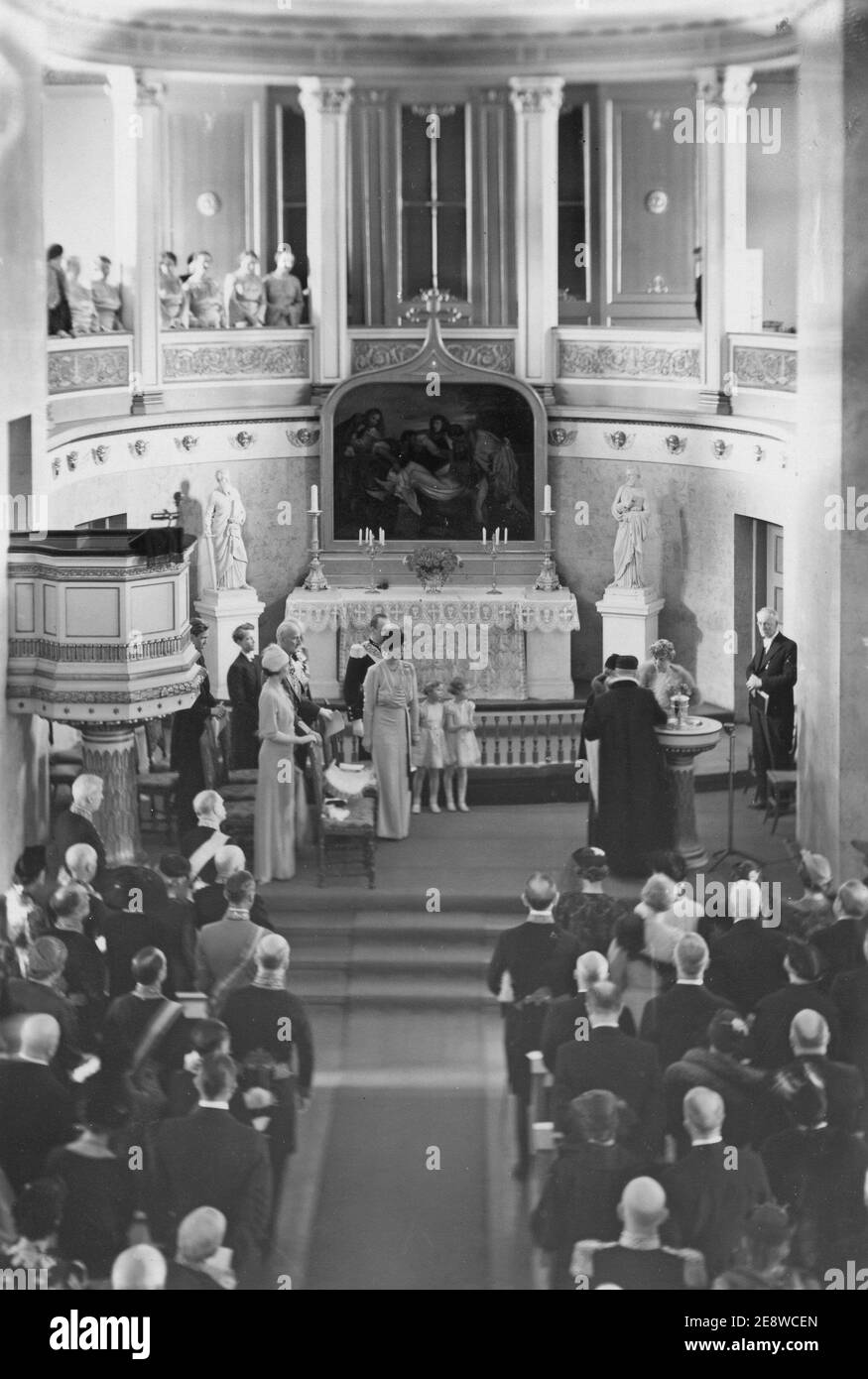Couronne princesse Märtha de Norvège. 1901-1954. Fille du prince suédois Carl. Photographié à son fils et futur roi de Norvège, le prince héritier Harauds baptise. Le Prince Harald est né le 21 1937 février Banque D'Images