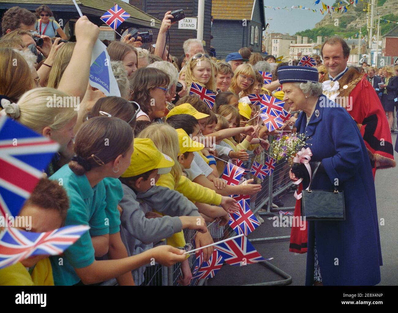 Visite de la reine Elizabeth II à la vieille ville de Hastings, East Sussex, Angleterre, Royaume-Uni. 6 juin 1997 Banque D'Images