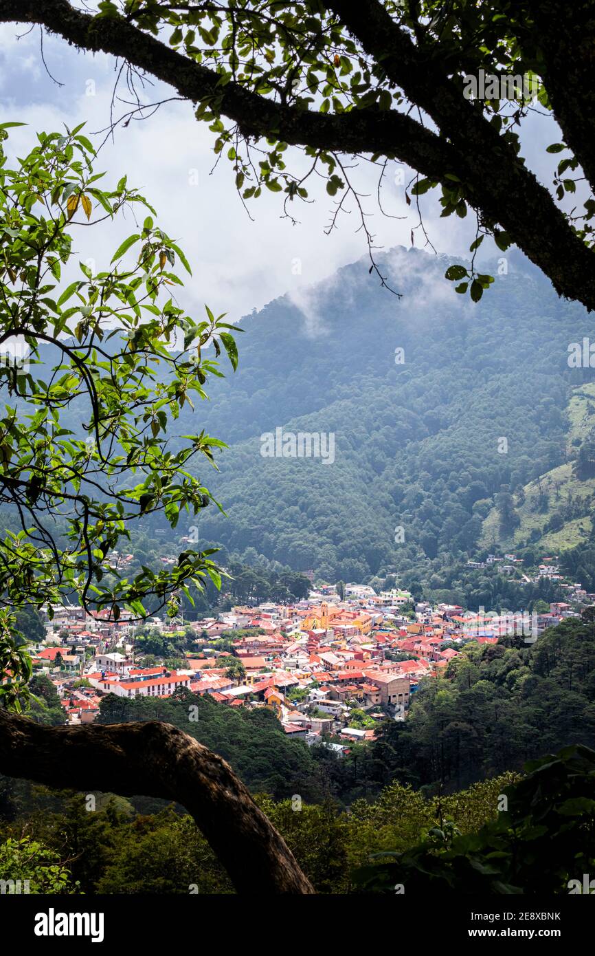 Village de montagne de Pinal de Atrous dans les montagnes de Sierra Gorda de Queretaro, Mexique. Banque D'Images