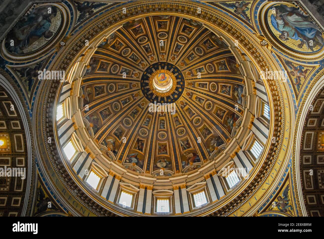 Dôme de la basilique Saint-Pierre au Vatican, Italie Banque D'Images