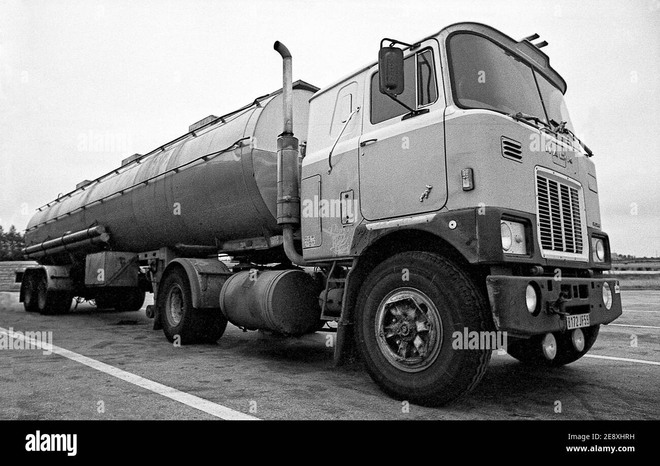 Mack F 700 Cabover Truck travaillant en France 1978 Banque D'Images