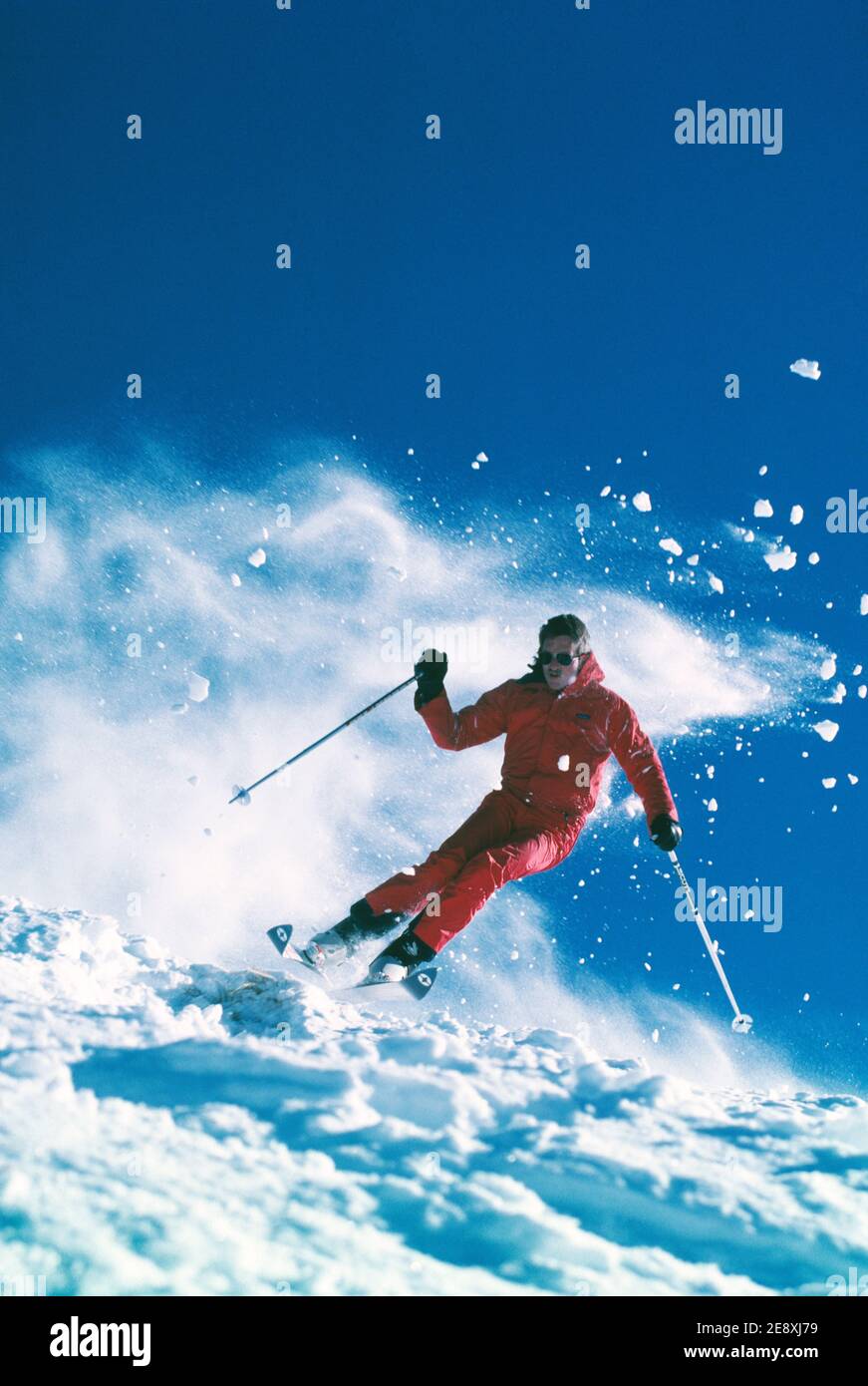 Australie. Falls Creek. Jeune homme ski alpin. Banque D'Images