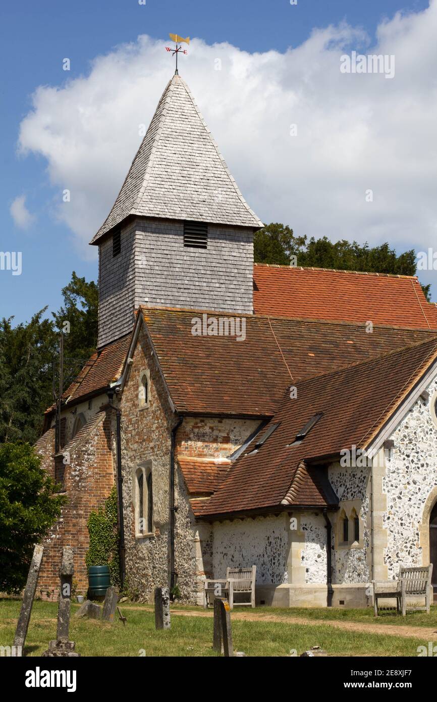 St Mary l'église de la Vierge dans les murs de la ville romaine de Calleva. Datant en partie du 12ème cent. Sur le site de trois temples romains. Banque D'Images