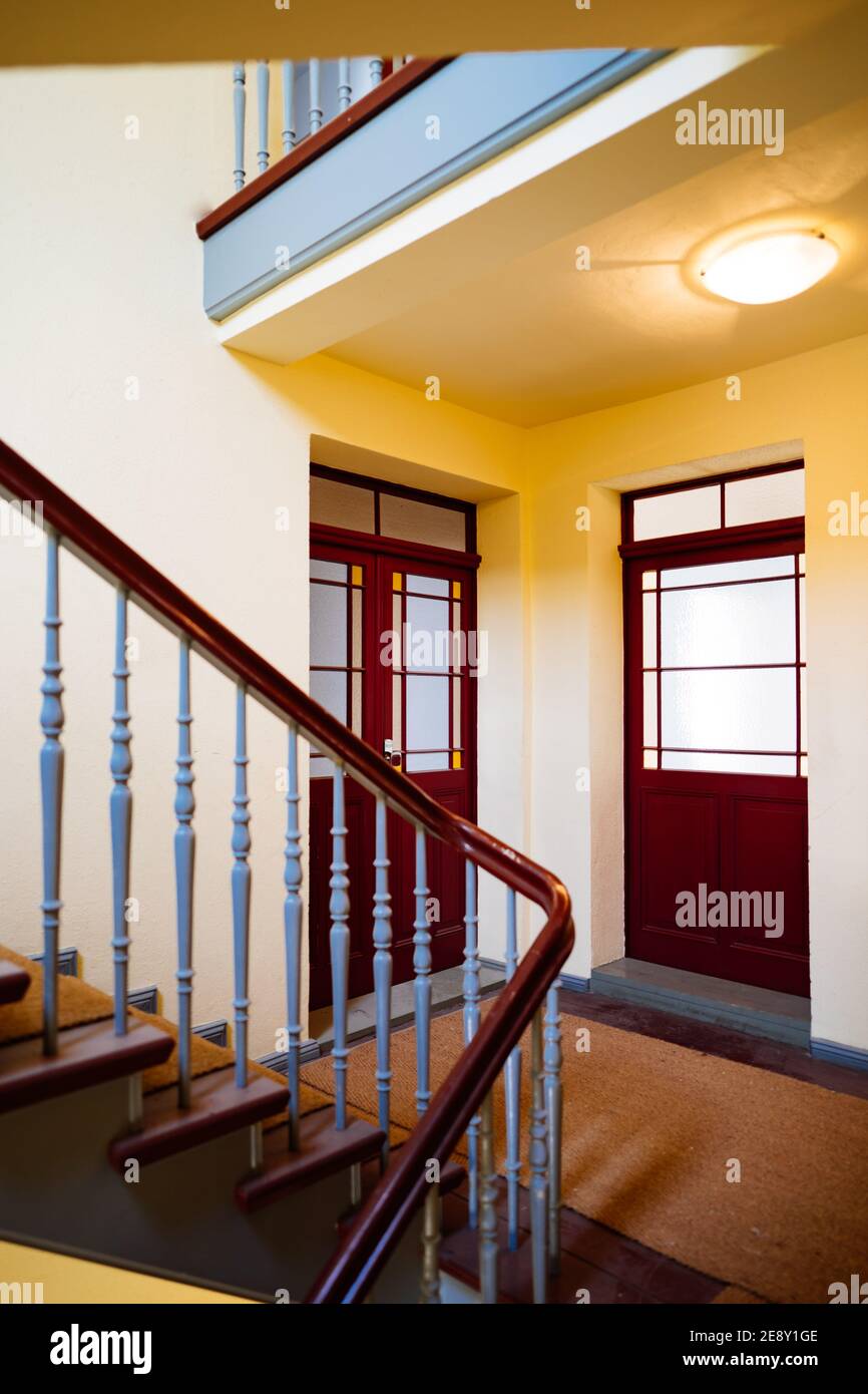 une photo d'un ancien bâtiment portes d'escalier Banque D'Images