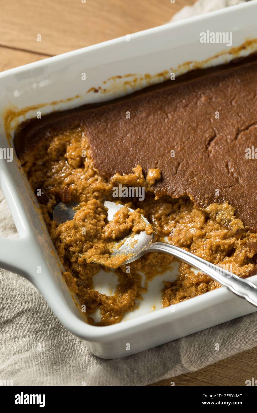 Gâteau de pain indien au maïs fait maison avec crème glacée Banque D'Images
