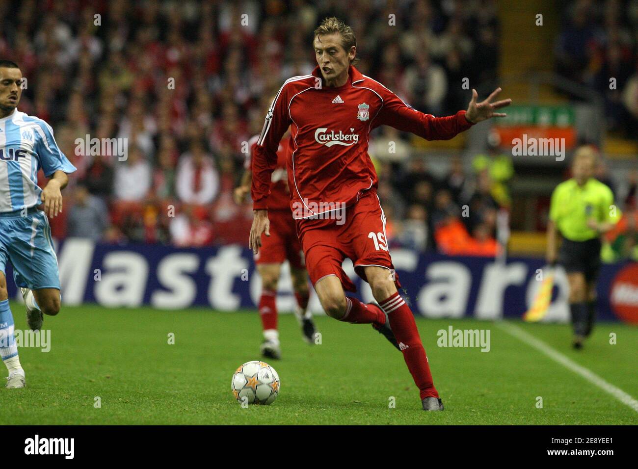 Peter Crouch de Liverpool lors de la Ligue des champions de l'UEFA - Groupe A - Liverpool v Olympique Marseille au stade Anfield, à Liverpool, Royaume-Uni, le 03 octobre 2007. Marseille a gagné 1-0. Photo de Stuart Morton/Cameleon/ABACAPRESS.COM Banque D'Images