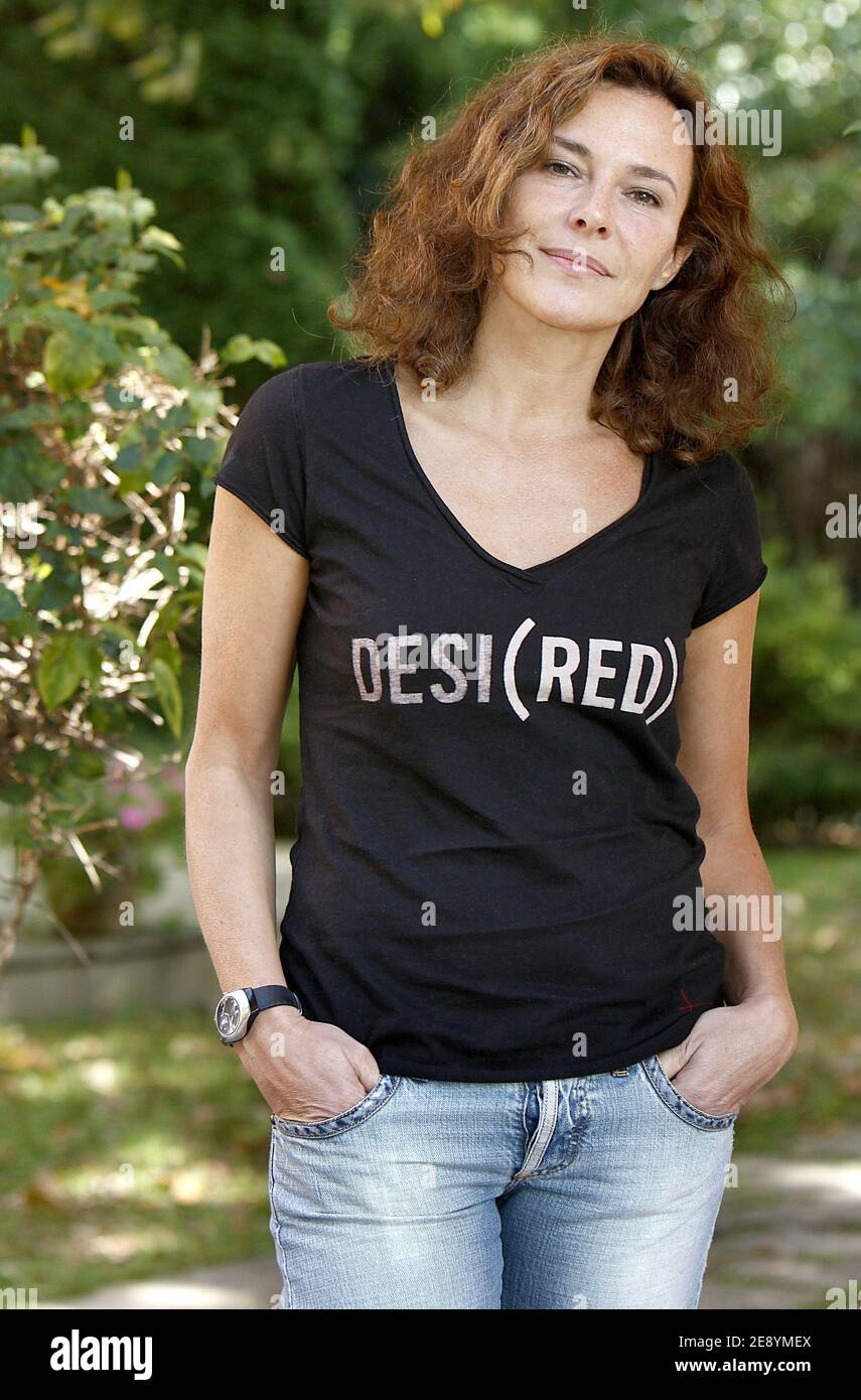 L'actrice italienne Valeria Cavalli pose pour photographes au Festival international du film de Saint-Jean-de-Luz à Saint-Jean-de-Luz, France, le 12 octobre 2007. Photo de Patrick Bernard/ABACAPRESS.COM Banque D'Images