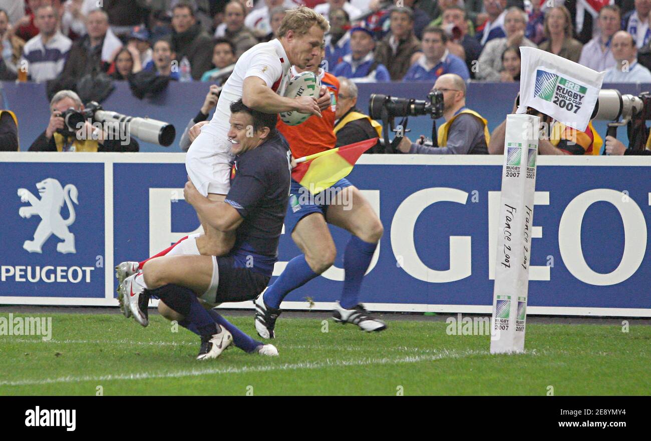 Le 2007 octobre 2007, Josh Lewsey, de l'Angleterre, a obtenu un score pour l'Angleterre lors de la demi-finale de la coupe du monde de rugby 13 de l'IRB, en France contre l'Angleterre au stade Stade de France à Saint-Denis près de Paris. Photo de Gouhier-Nebinger-Morton-Taamallah/Cameleon/ABACAPRESS.COM Banque D'Images