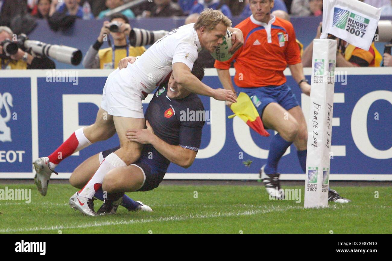 Le 2007 octobre 2007, Josh Lewsey, de l'Angleterre, a obtenu un score pour l'Angleterre lors de la demi-finale de la coupe du monde de rugby 13 de l'IRB, en France contre l'Angleterre au stade Stade de France à Saint-Denis près de Paris. Photo de Gouhier-Nebinger-Morton-Taamallah/Cameleon/ABACAPRESS.COM Banque D'Images