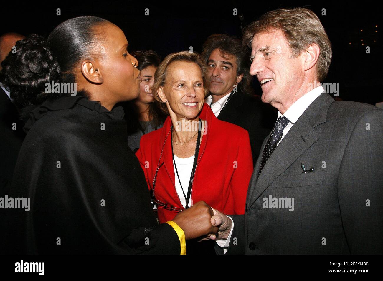 Le ministre français des Affaires étrangères Bernard Kouchner et sa femme  la journaliste française Christine Ockrent lors de la dernière journée du  Forum des femmes troisième édition au centre international de Deauville,