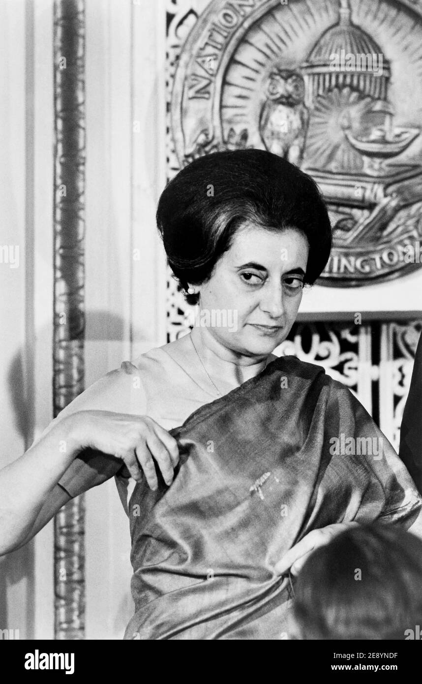 Indira Gandhi, Premier ministre indien, au National Press Club, Washington, D.C., États-Unis, Warren K. Leffler, 29 mars 1966 Banque D'Images