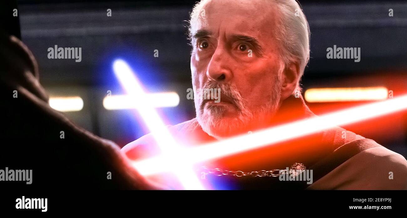ÉTATS-UNIS. Christopher Lee comme Comte Dooku et Hayden Christensenas Anakin Skywalker dans une scène du (C)XXème siècle Fox film: Star Wars: Episode III - vengeance de la Sith (2005). Parcelle: Trois ans dans les guerres de clone, le Jedi sauve Palpatine du comte Dooku. Alors que OBI-WAN poursuit une nouvelle menace, Anakin agit comme un double agent entre le conseil Jedi et Palpatine et est attiré dans un plan sinistre pour diriger la galaxie. REF: LMK110-J6871-200121 fourni par LMKMEDIA. Éditorial uniquement. Landmark Media n'est pas le propriétaire des droits d'auteur de ces images de films ou de téléviseurs, mais fournit un service uniquement pour les reconnus Banque D'Images