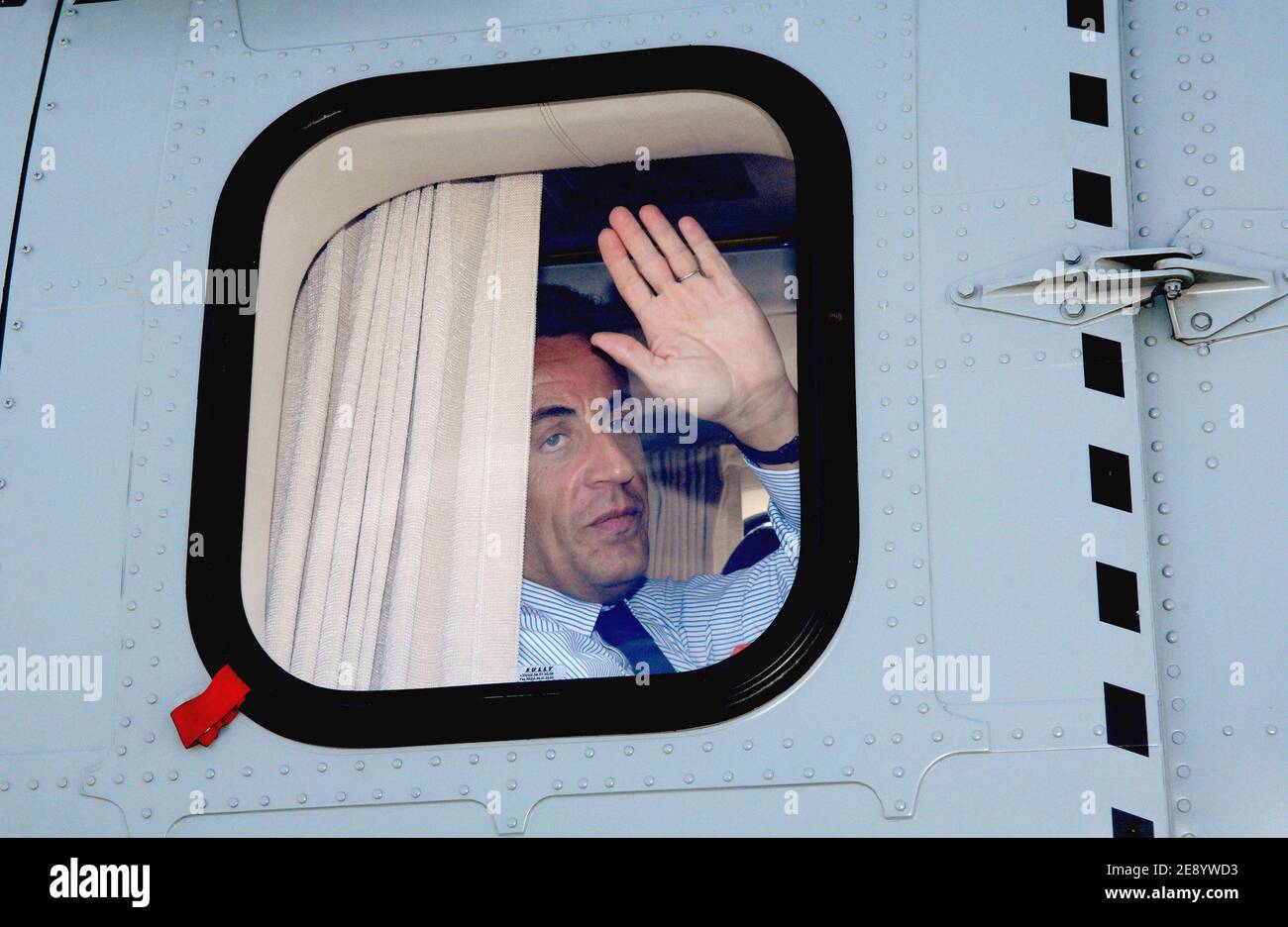 Le président français Nicolas Sarkozy quitte l'aéroport de Tanger, au Maroc, le 23 octobre 2007, le deuxième jour d'une visite d'État de trois jours au Royaume du Maroc. Photo de Christophe Guibbbaud/ABACAPRESS.COM Banque D'Images
