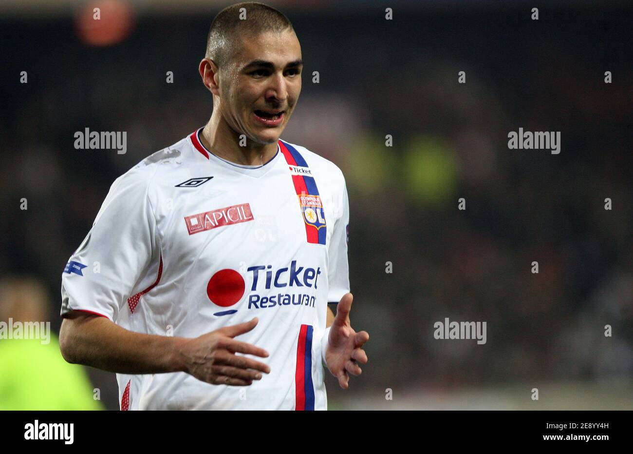 Karim Benzema de Lyon pendant le Championnat de France , PSG vs Lyonnais Olympique au stade du Parc des Princes à Paris, France, le 28 octobre 2007. Lyon a gagné 3-2. Photo de Mehdi Taamallah/Cameleon/ABACAPRESS.COM Banque D'Images