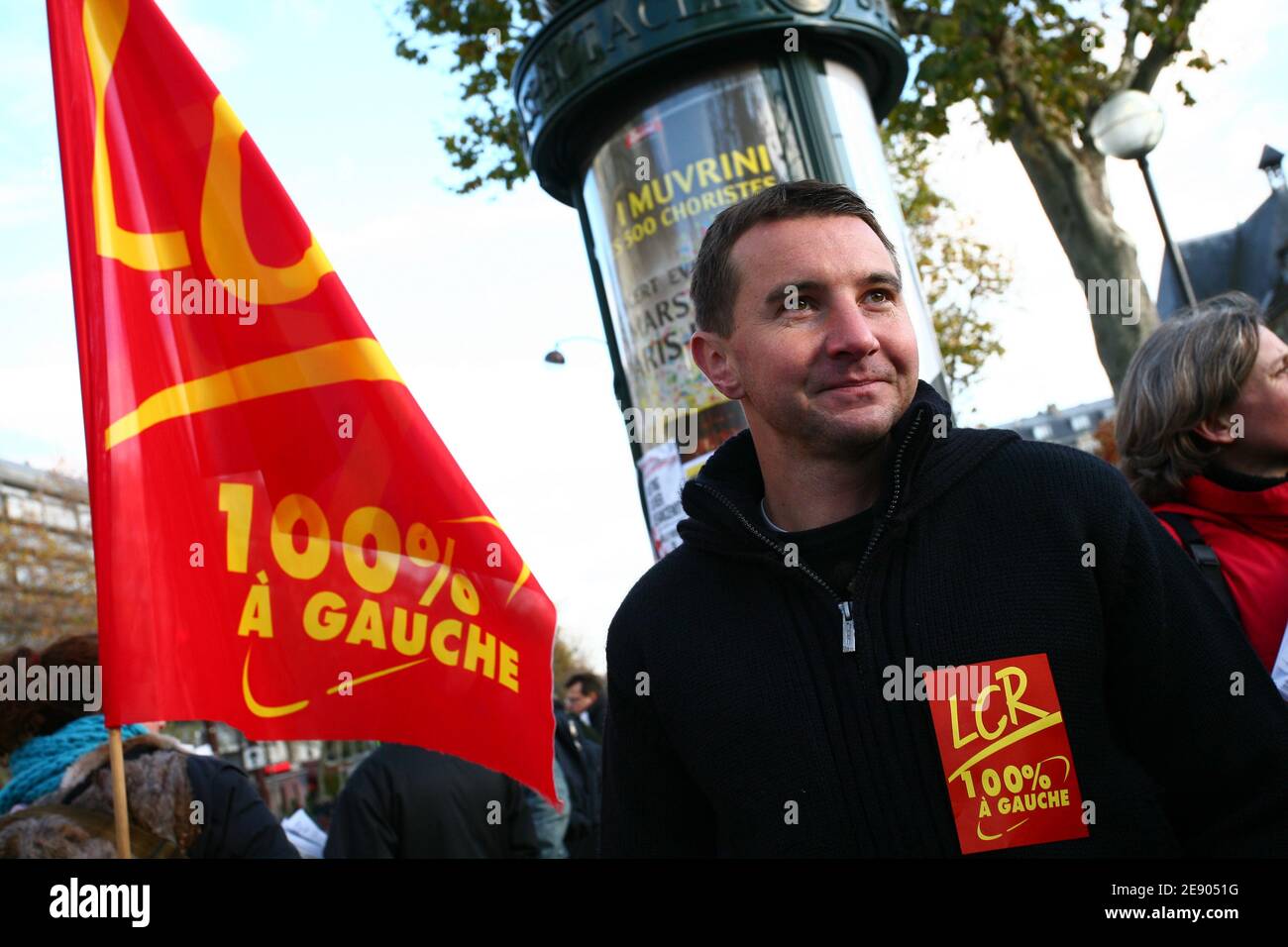 Olivier Besancenot, dirigeant de la Ligue communiste révolutionnaire (LCR) participe à une manifestation à Paris, en France, le jour d'une grève nationale le 14 novembre 2007. Photo de Mousse/Taamallah/ABACAPRESS.COM Banque D'Images
