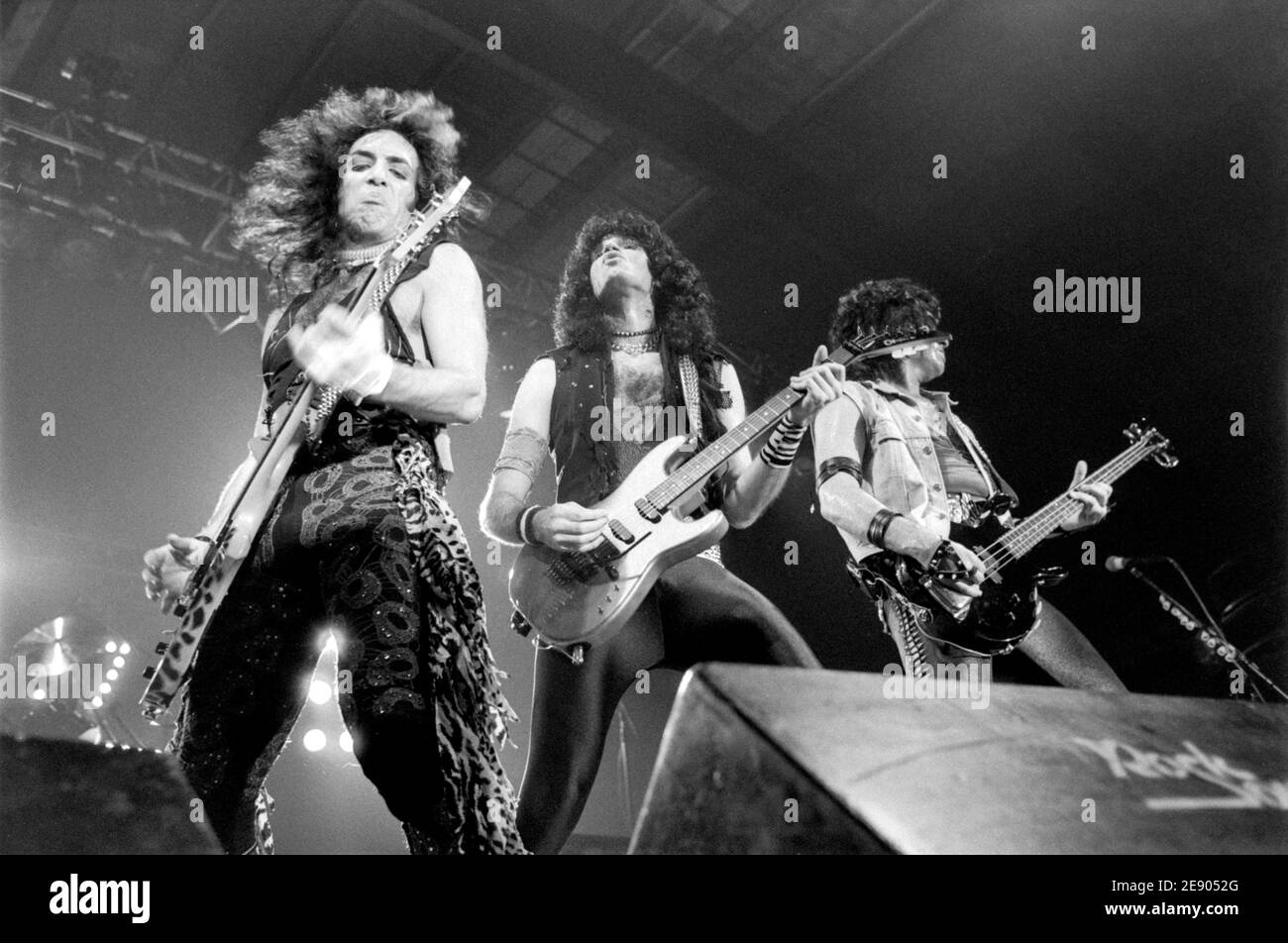 ZWOLLE, PAYS-BAS - 04 NOVEMBRE 1984: KiSS sans maquillage live en concert aux pays-Bas pour promouvoir leur album Animalize. Banque D'Images