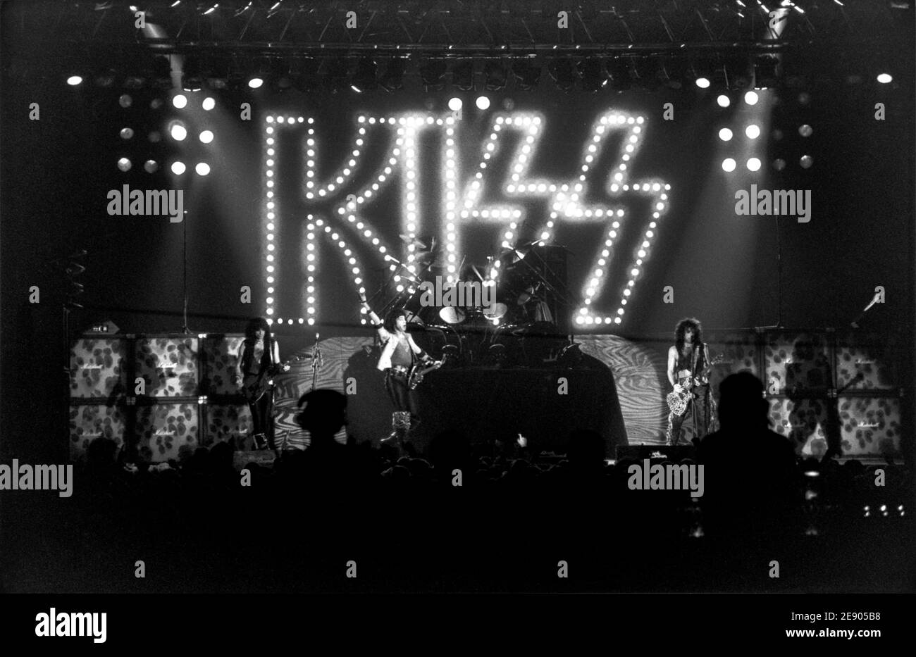 ZWOLLE, PAYS-BAS - 04 NOVEMBRE 1984: KiSS sans maquillage live en concert aux pays-Bas pour promouvoir leur album Animalize. Banque D'Images