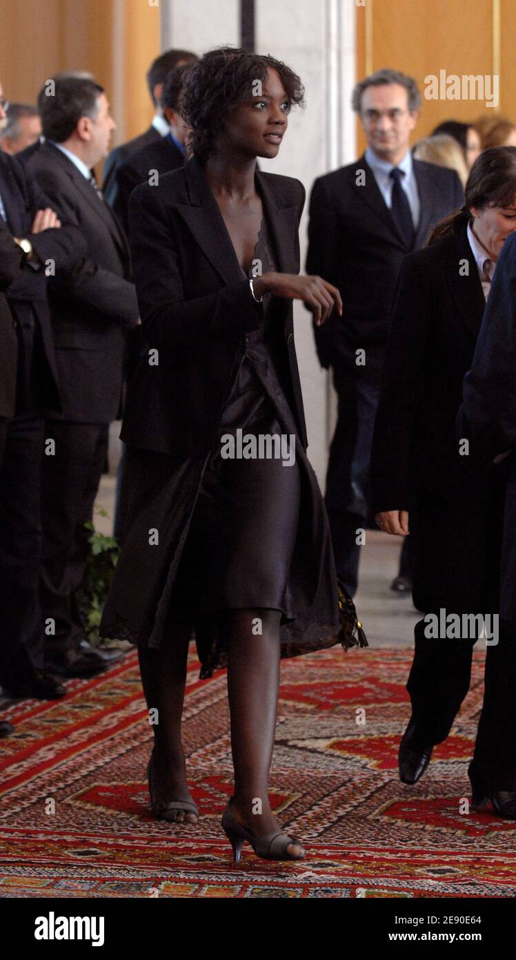 Rama Yade assiste à une cérémonie de signature d'un accord commercial à Alger, en Algérie, le 4 décembre 2007. Photo de Christophe Guibbbaud/ABACAPRESS.COM Banque D'Images