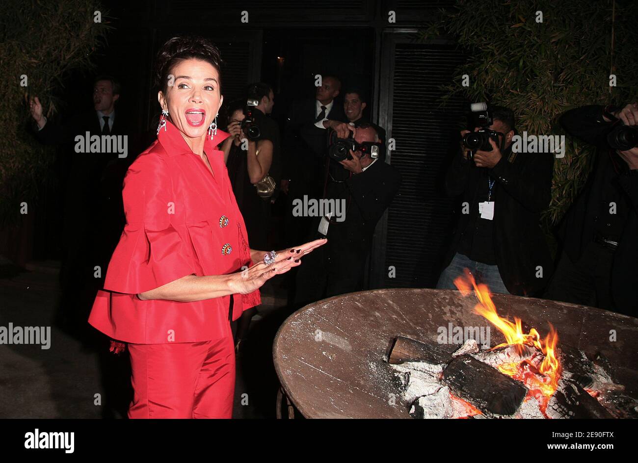 Victoria Abril pose au Christian Dior Party lors du 7ème Festival International du film de Marrakech à Marrakech, Maroc, le 8 décembre 2007. Photo de Denis Guignebourg/ABACAPRESS.COM Banque D'Images