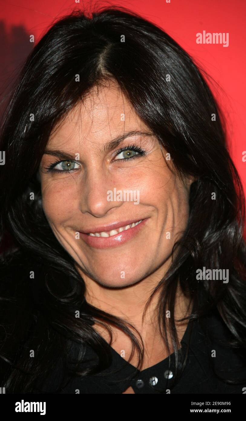 L'actrice Astrid Veillon pose lors de la 2 e cérémonie de remise des