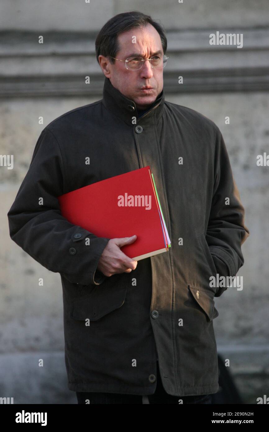 Claude Guant quitte le conseil hebdomadaire des ministres qui s'est tenu à l'Hôtel Marigny à Paris, en France, le 19 décembre 2007. Photo de Mousse-Orban-Taamallah/ABACAPRESS.COM Banque D'Images