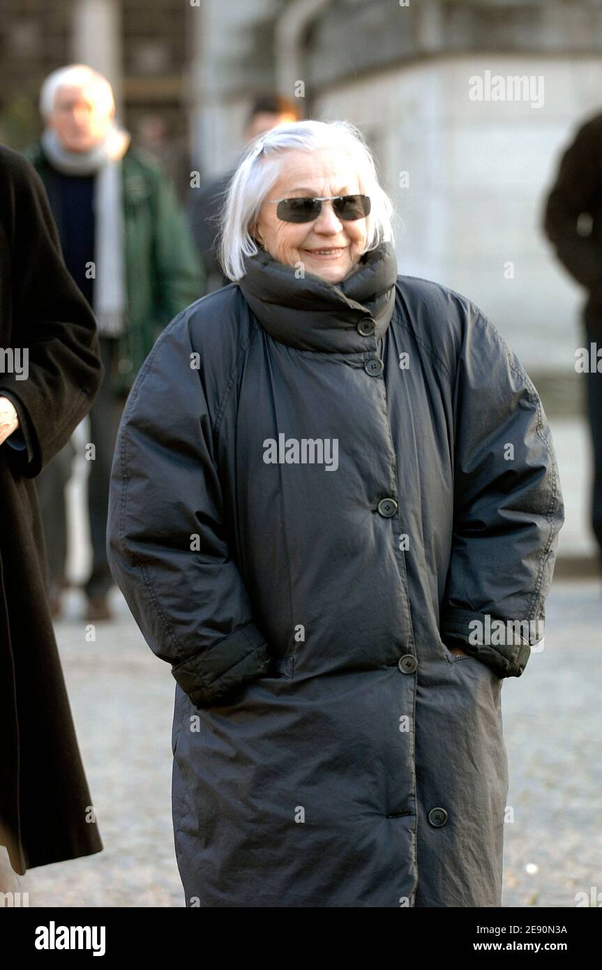 Ginette Garcin assiste aux funérailles de Philippe Clay au crématorium du cimetière du Père-Lachaise à Paris, France, le 19 décembre 2007. Photo de Giancarlo Gorassini/ABACAPRESS.COM Banque D'Images