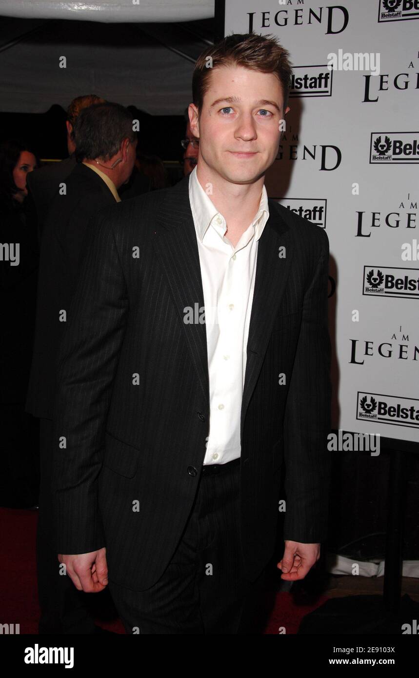 L'acteur Benjamin McKenzie assiste à la première de Warner Brothers de « I am Legend » au WaMu Theatre de Madison Square Garden à New York, États-Unis, le 11 décembre 2007. Photo de Gregorio Binuya/ABACAUSA.COM (en photo : Benjamin McKenzie) Banque D'Images