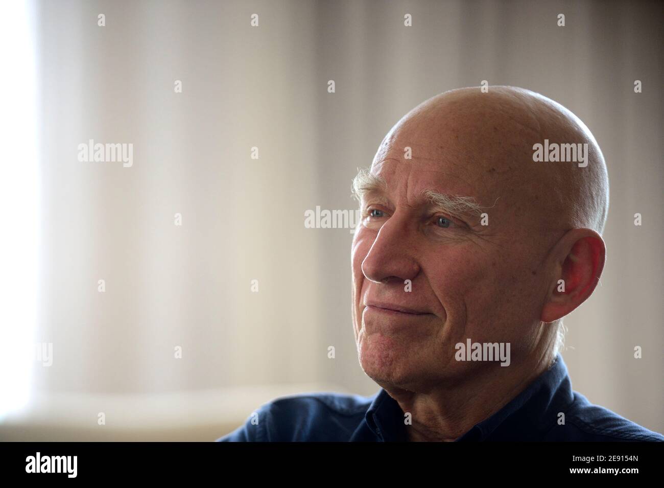 Le portrait de Sebastiao Salgado, photographe documentaire célèbre, a reçu le prix hommage à la personnalité de la Chambre de commerce France-Brésil Banque D'Images