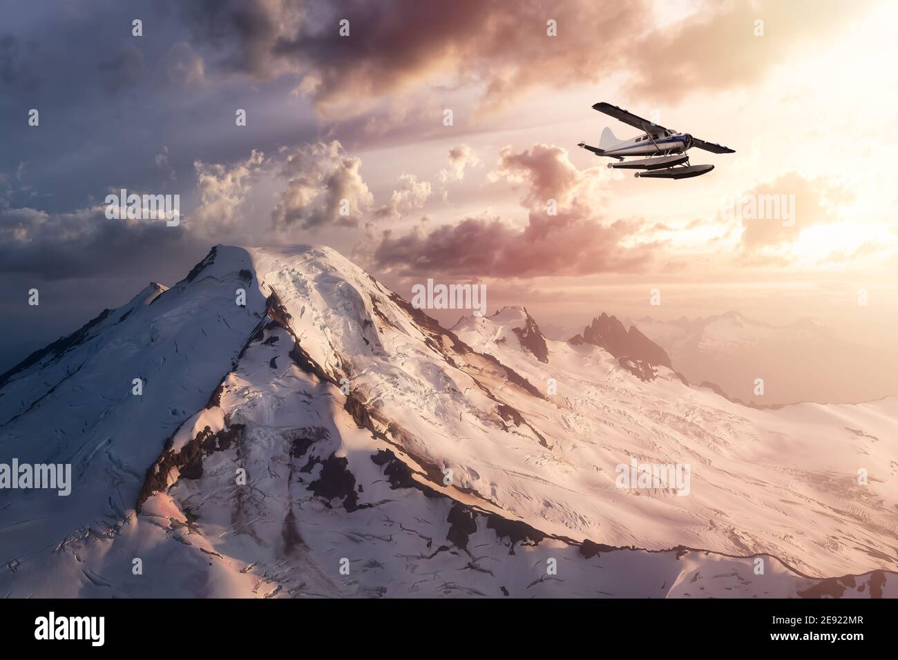 Avion survolant une vue spectaculaire du paysage aérien du Montagnes Banque D'Images