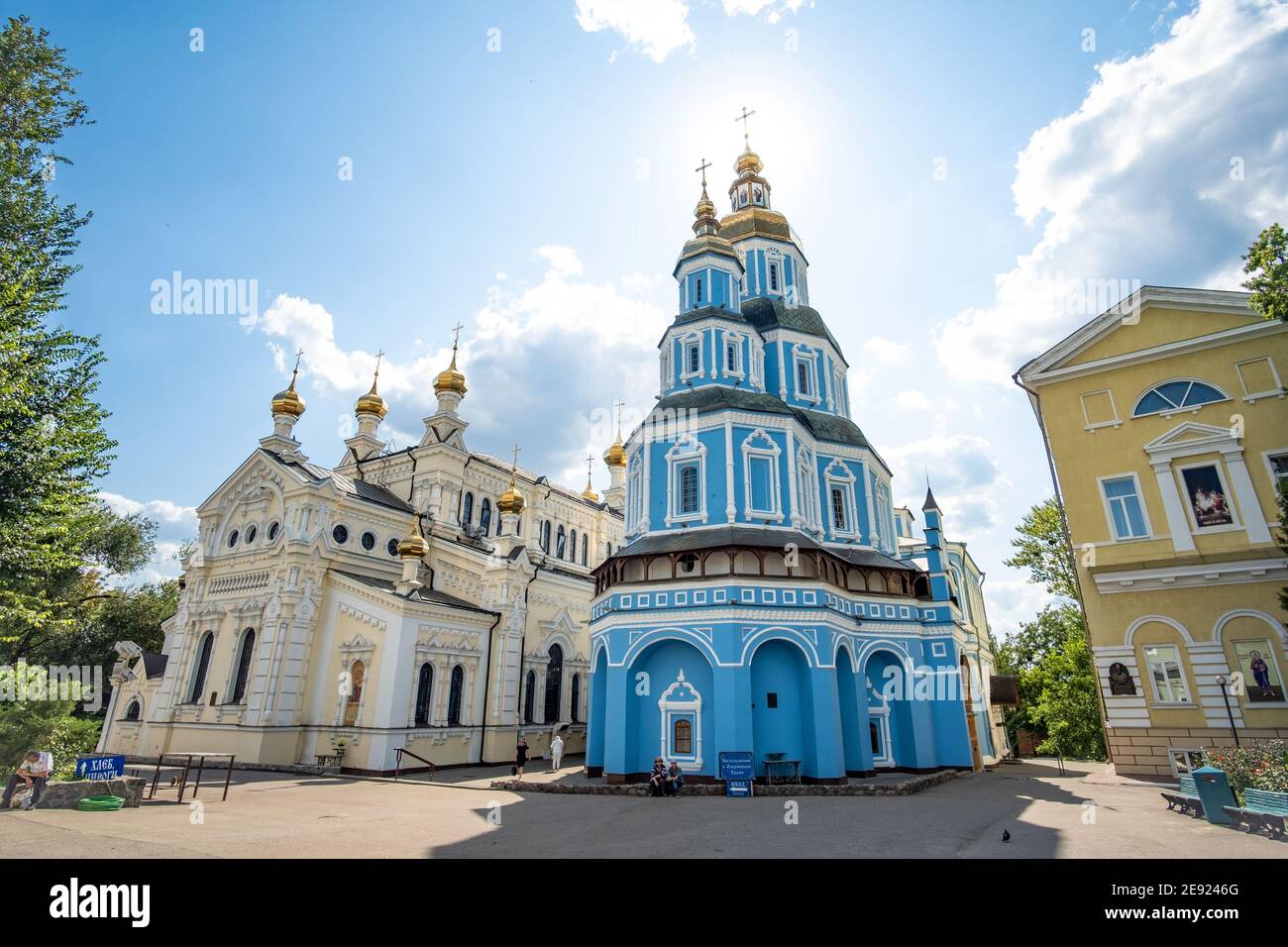 Kharkiv, Ukraine - 20 juillet 2019 : Cathédrale de Pokrovsky au centre de Kharkov Banque D'Images