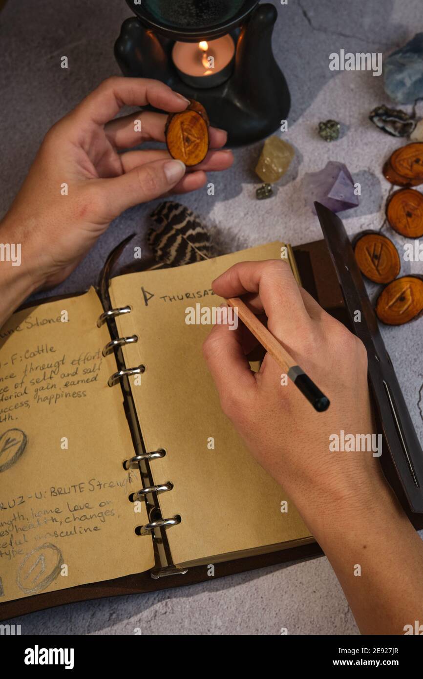 utilisation des valeurs d'enregistrement des runes Banque D'Images