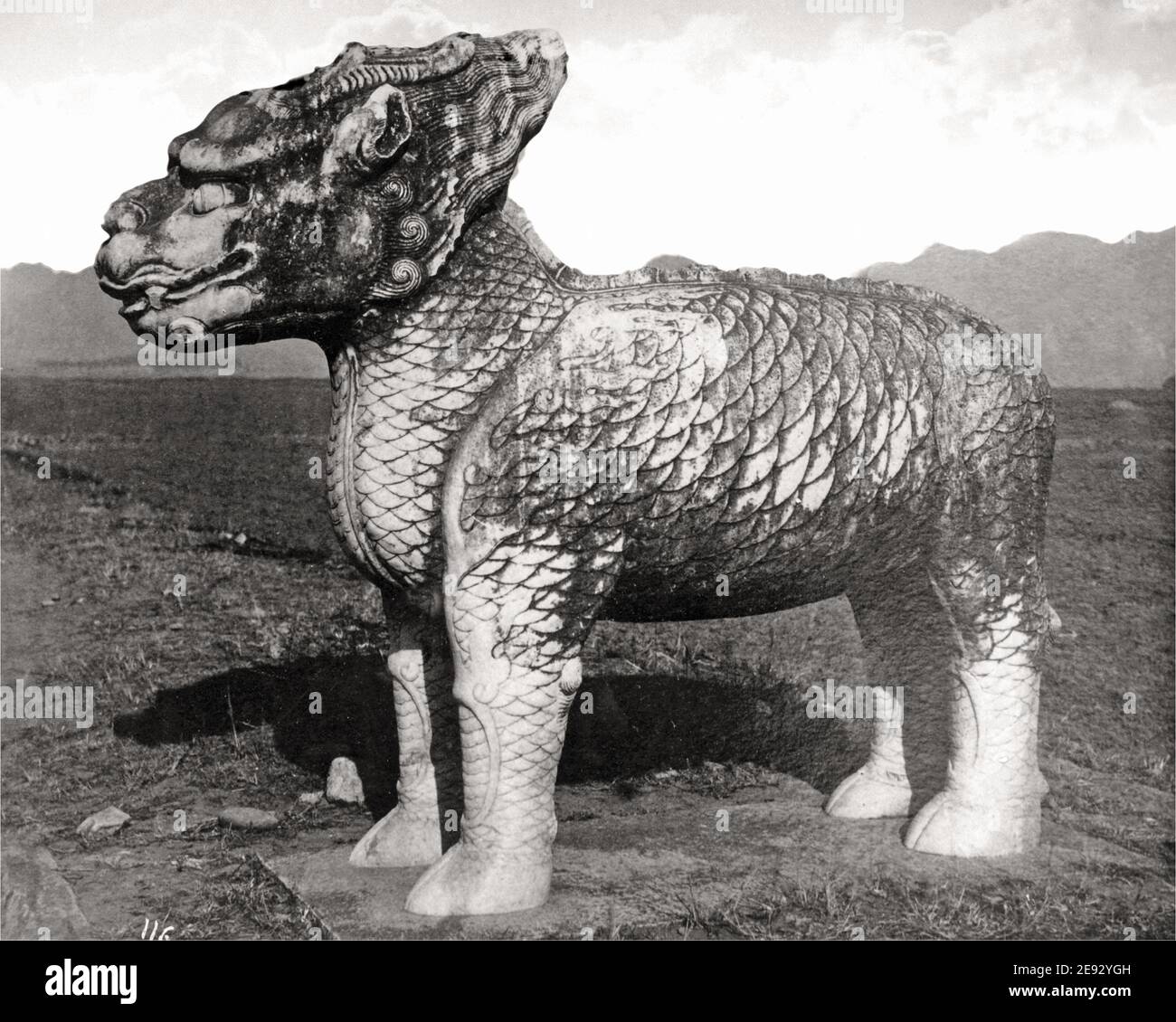 Photographie de la fin du XIXe siècle - animal de pierre, route vers les tombes impériales de Ming, Chine Banque D'Images