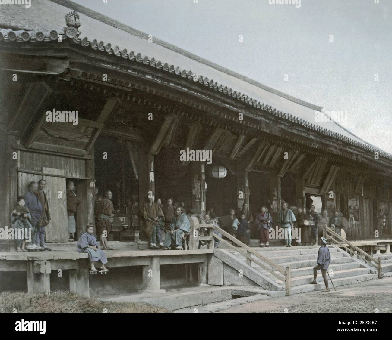 Photographie de la fin du XIXe siècle - Sanjusangendo, Kyoto, Japon. Sanjūsangen-dō est un temple bouddhiste de la secte Tendai dans le quartier de Higashiyama à Kyoto, au Japon. Banque D'Images