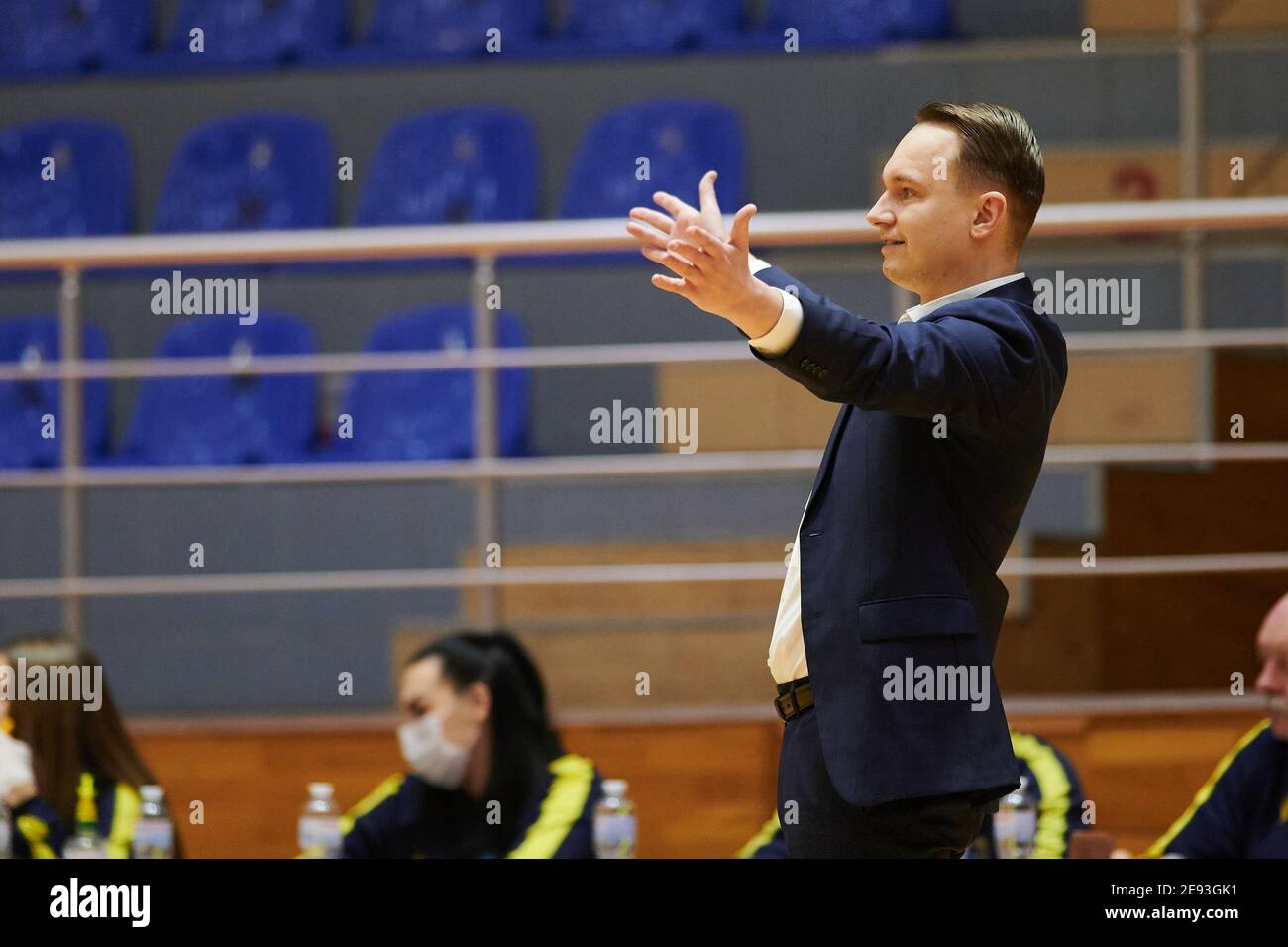 KHARKIV, UKRAINE - 31 JANVIER 2021 : Renatas Kurilionokas entraîneur en chef de Sokoly pendant le match de basket-ball de la Super League ukrainienne BC Mykolayiv Banque D'Images