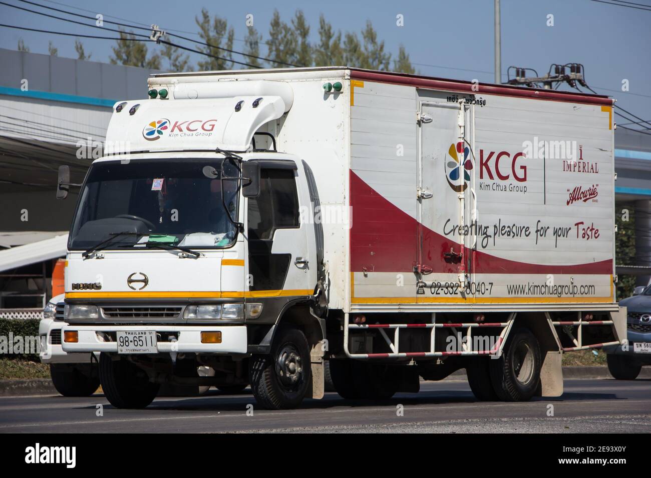 Chiangmai, Thaïlande - décembre 24 2020 : camion à conteneurs du Groupe KCG Kim Chua. Photo sur la route n°1001 à environ 8 km du centre ville, thaïlande. Banque D'Images