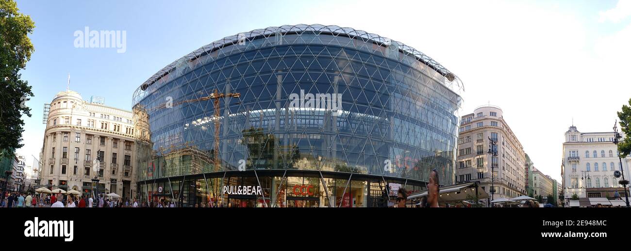 Quartier commercial de Budapest, rue commerçante, Hongrie. Banque D'Images