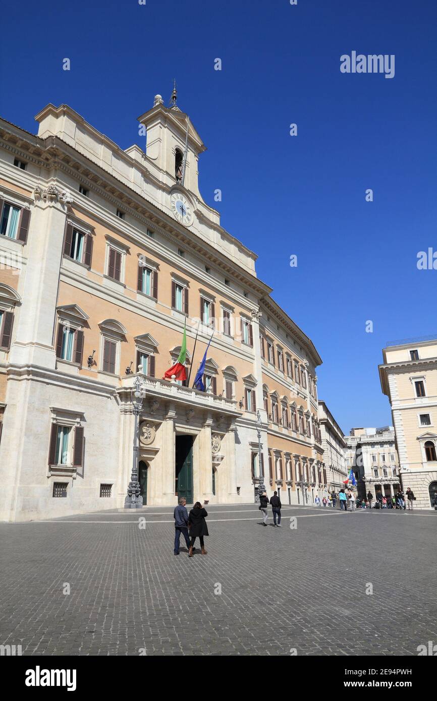 ROME, ITALIE - 10 AVRIL 2012 : visite du palais Montecitorio (Parlement) à Rome. Selon les données officielles, Rome a été visitée par 12.6 millions de peopl Banque D'Images