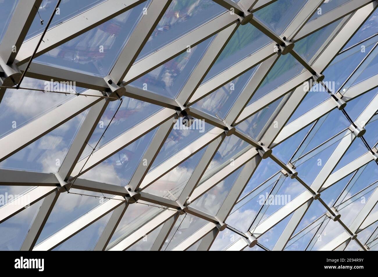 Pavillon moderne en verre et métal. Construction, architecture Photo Stock  - Alamy