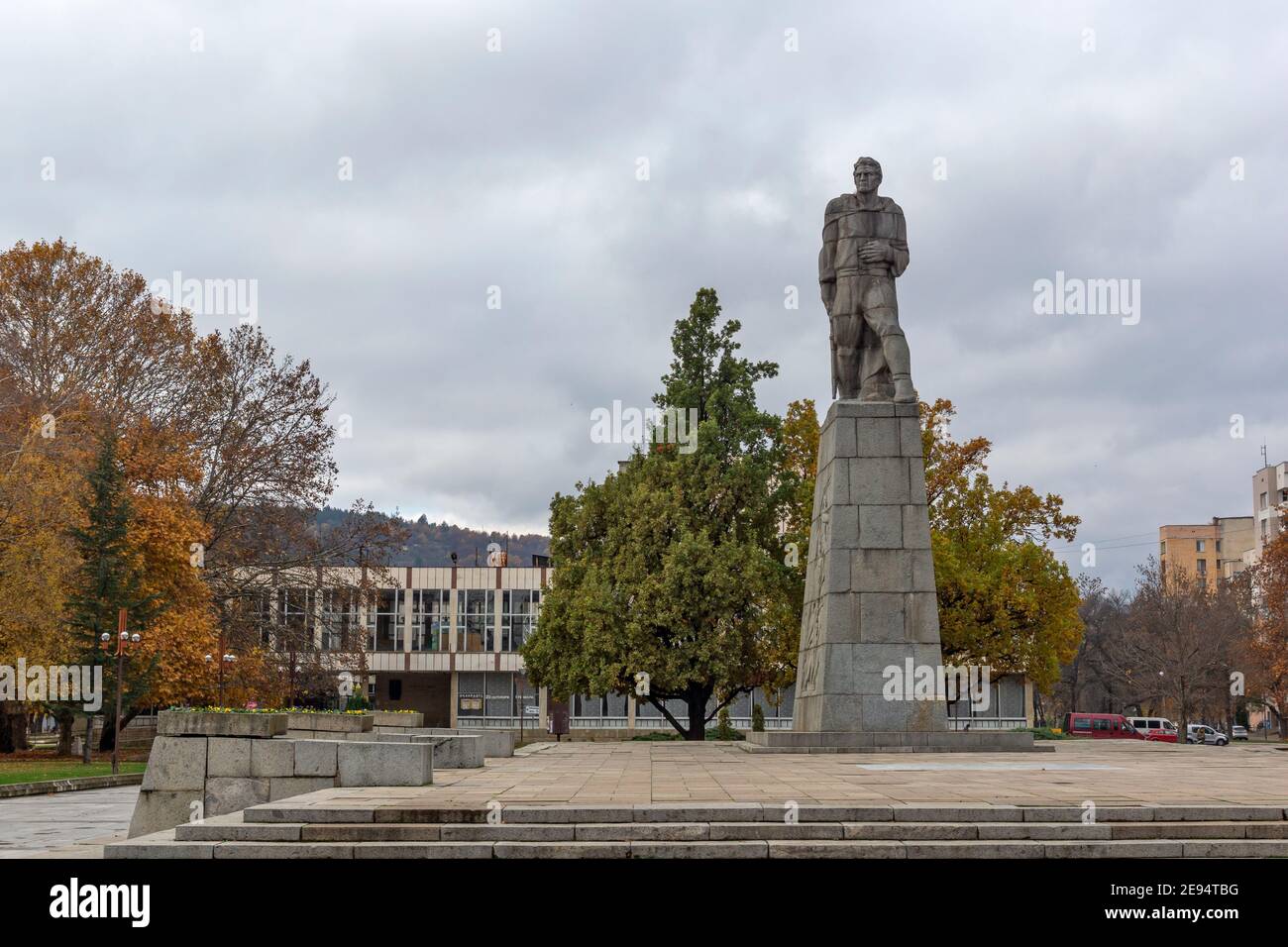 MONTANA, BULGARIE - 22 NOVEMBRE 2020 : Mémorial du soulèvement de septembre (1923) au centre de la ville de Montana, Bulgarie Banque D'Images