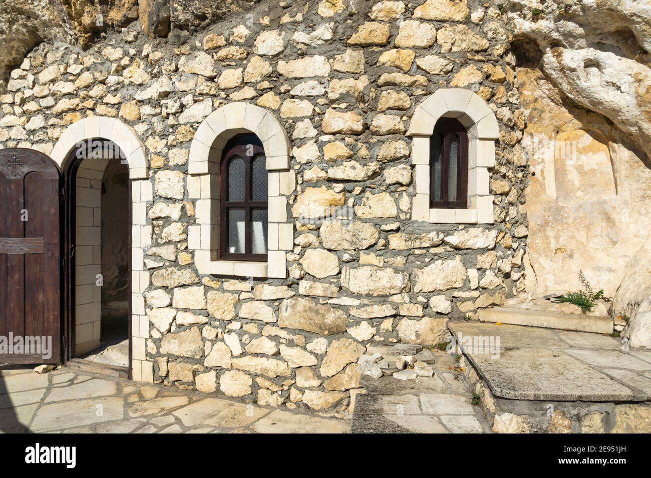 Monastère médiéval de Basarbovo Rock, région de la Ruse, Bulgarie Banque D'Images