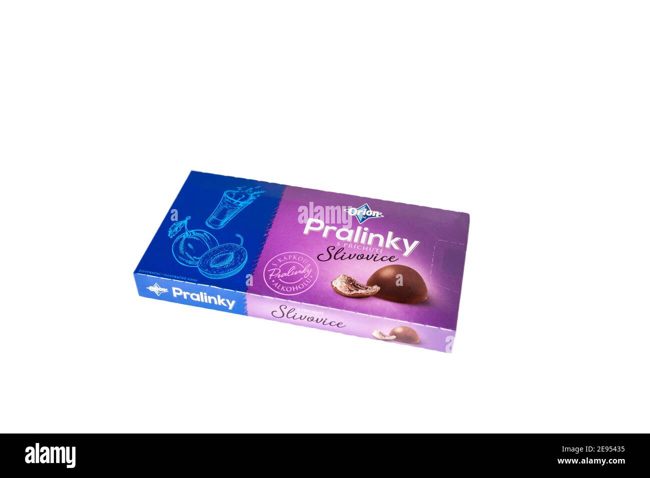 Une boîte cadeau de chocolats Orion Pralinky avec garniture slivovice. Chocolat de la République tchèque Banque D'Images