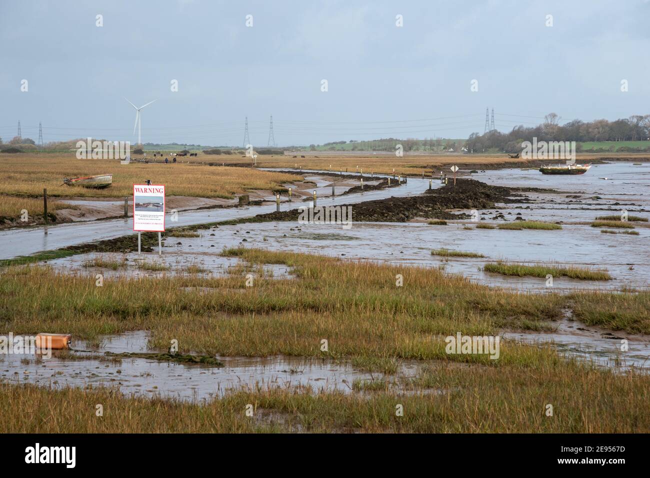 La chaussée qui fournit une liaison routière au village de Sunderland point. Banque D'Images
