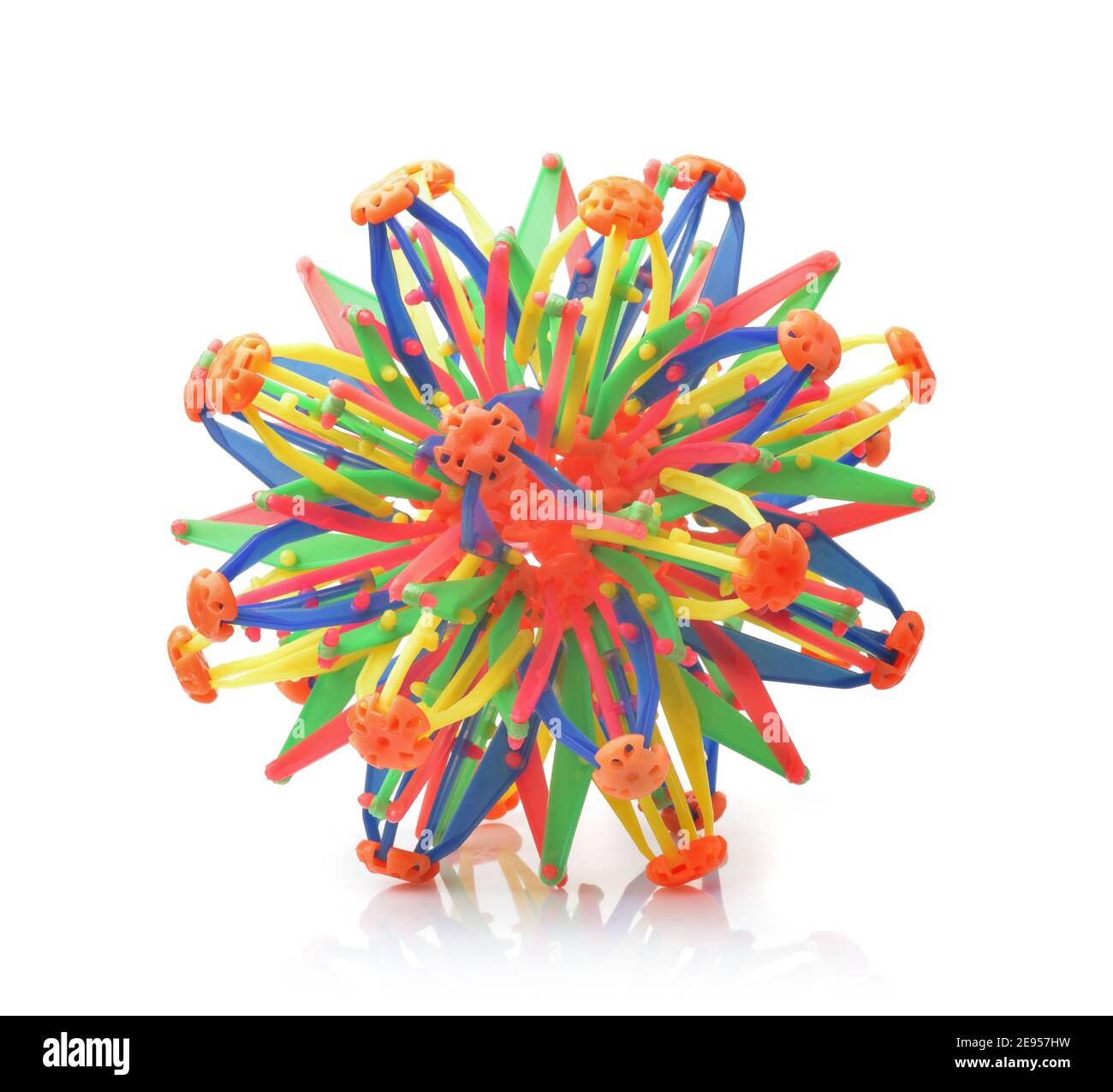 Sphère de jouet colorée transformable isolée sur blanc Banque D'Images