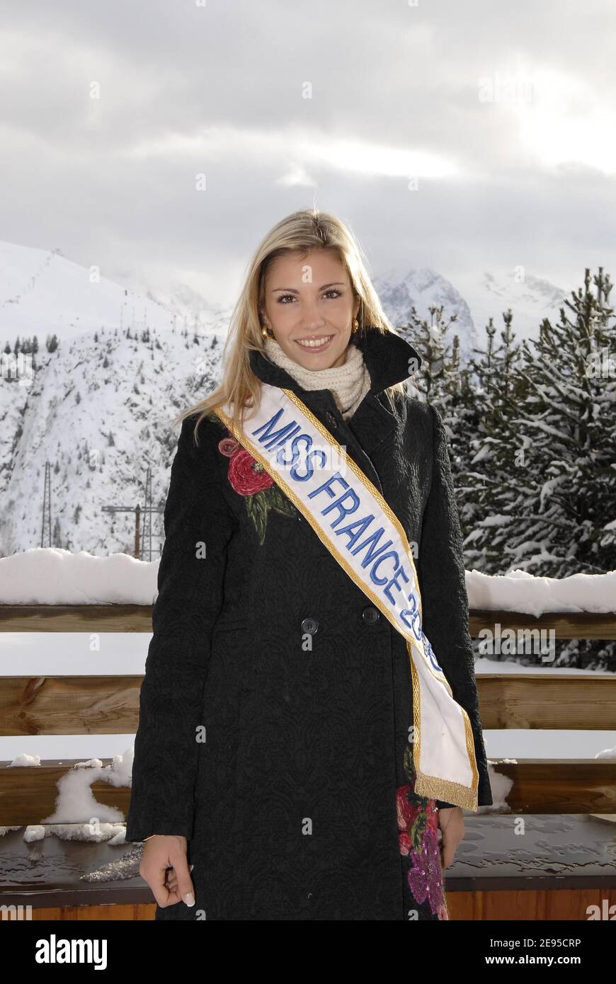 Miss France 2006 Alexandra Rosenfeld participe au 9ème Festival de l'humour et de la comédie de l'Alpe d'Huez dans les Alpes françaises le 18 janvier 2006. Photo de Bruno Klein/ABACAPRESS.COM Banque D'Images